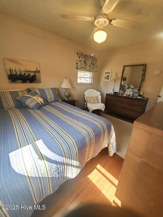 bedroom featuring a ceiling fan