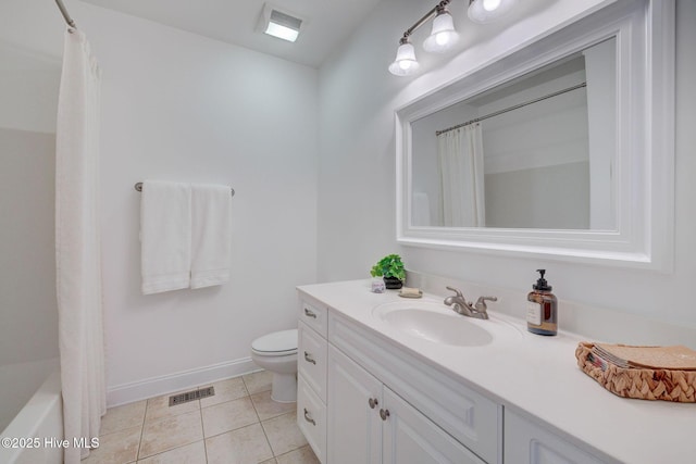 full bath featuring toilet, vanity, a shower with shower curtain, tile patterned floors, and baseboards