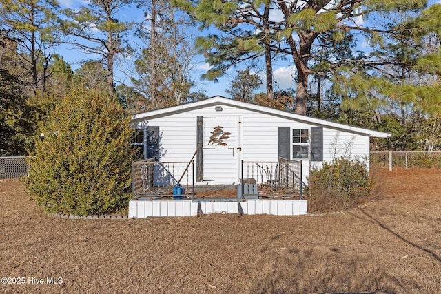 view of outdoor structure with fence and an outdoor structure