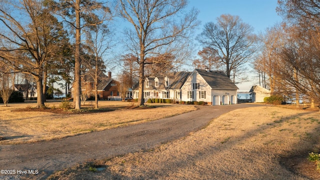 view of front of home with stucco siding, driveway, and a front yard