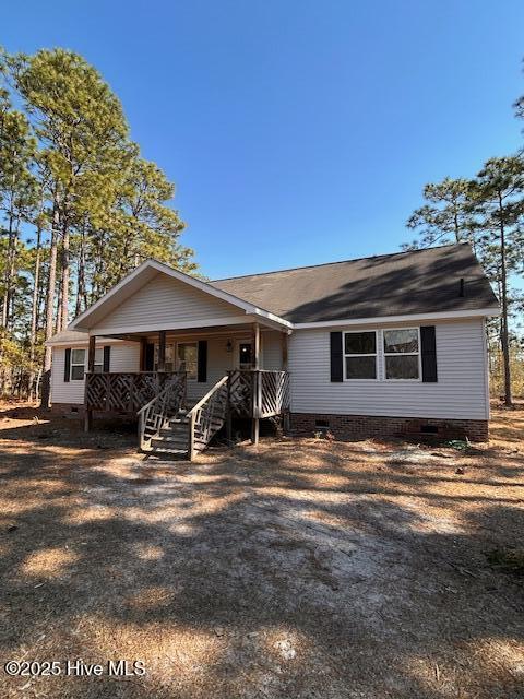 view of front facade with crawl space and covered porch