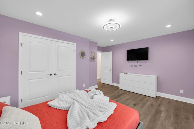 bedroom with recessed lighting, baseboards, and wood finished floors