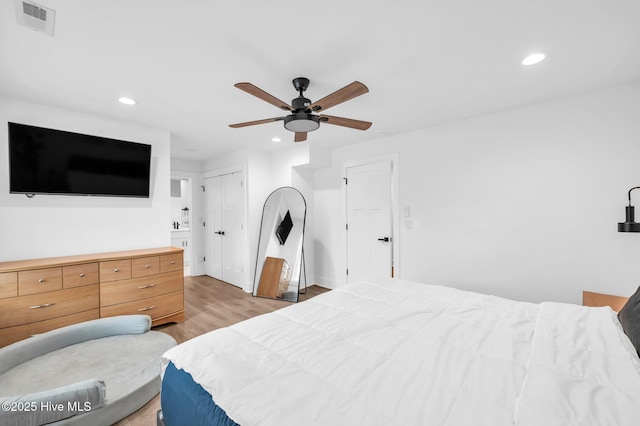 bedroom with recessed lighting, visible vents, light wood-type flooring, and ceiling fan