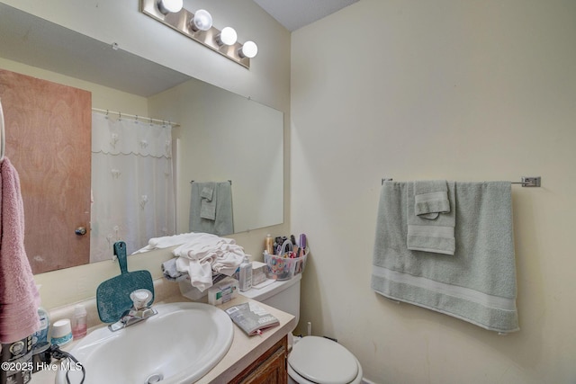 full bath featuring curtained shower, vanity, and toilet