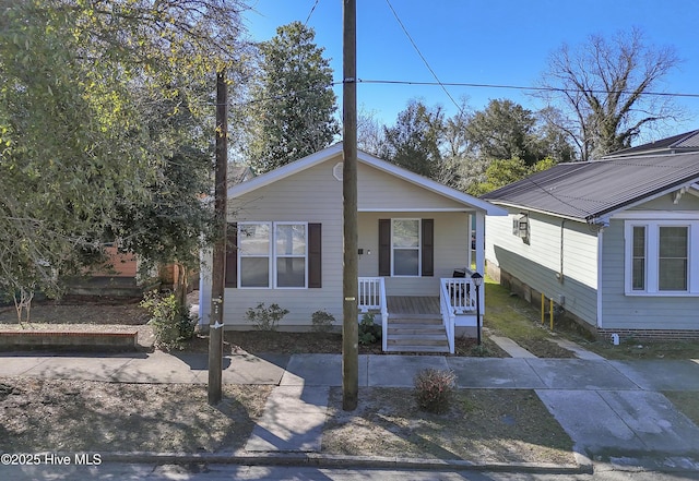 view of front of property featuring a porch