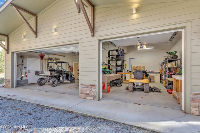 garage featuring gravel driveway