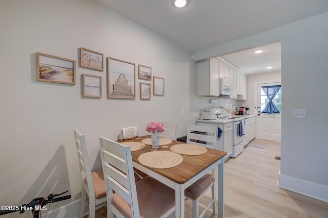 dining space with recessed lighting, baseboards, and light wood finished floors