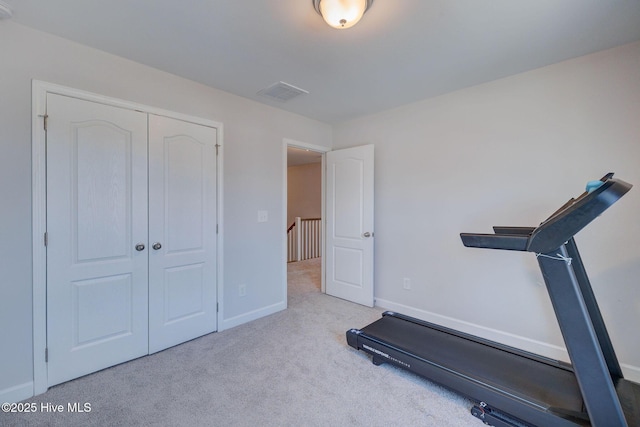 workout room with visible vents, baseboards, and carpet