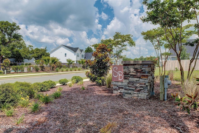 exterior space featuring fence