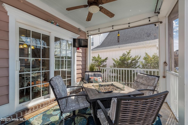 sunroom / solarium with a ceiling fan