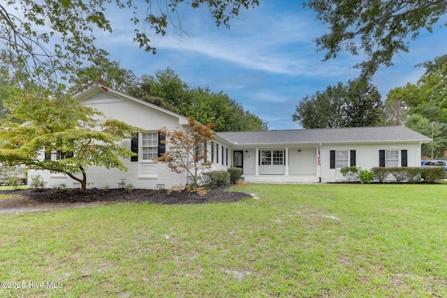 ranch-style home featuring brick siding and a front lawn