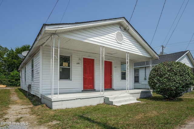 view of front of property featuring covered porch and a front yard