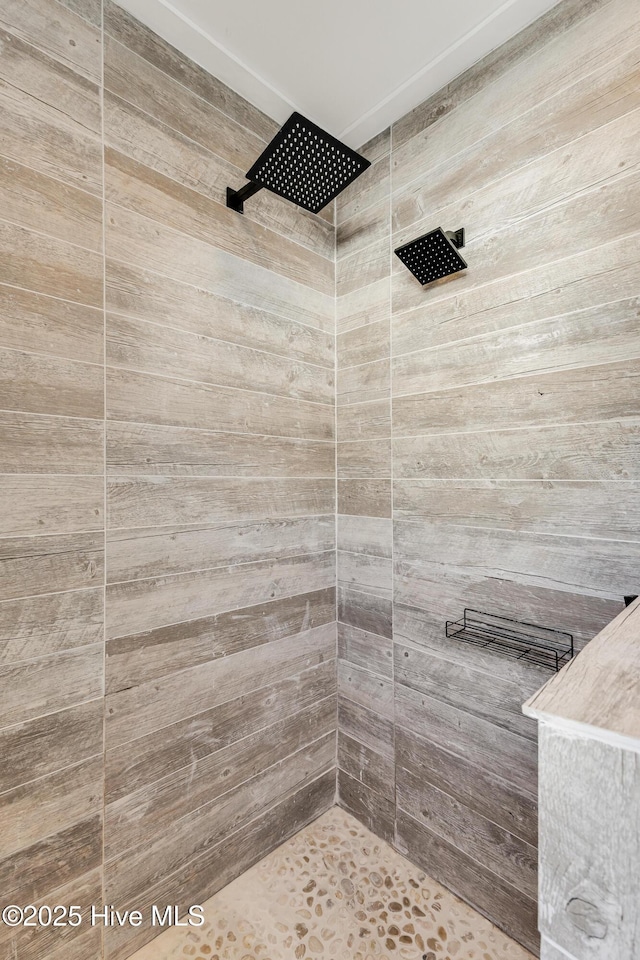 full bath featuring tiled shower