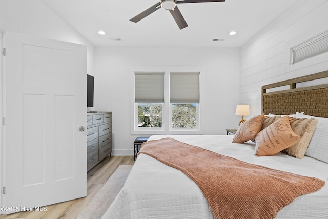 bedroom featuring recessed lighting, visible vents, light wood-style floors, and ceiling fan