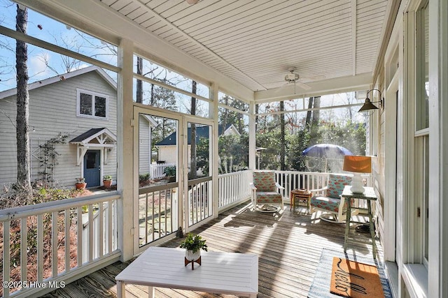 sunroom featuring a ceiling fan