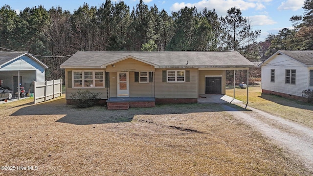 view of front facade featuring covered porch, a front yard, crawl space, fence, and driveway