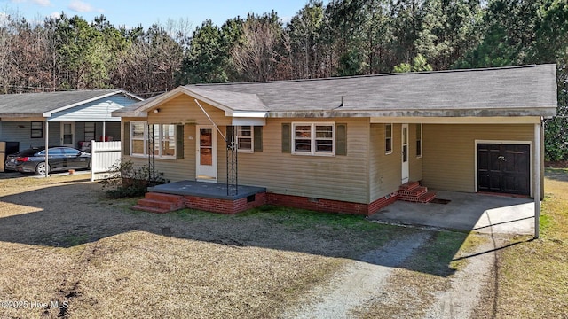 ranch-style house with crawl space and dirt driveway