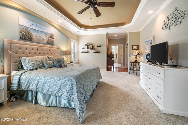 kitchen featuring light wood finished floors, a peninsula, stainless steel appliances, and crown molding