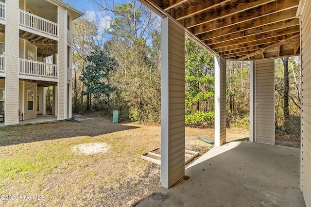 view of yard with a patio area