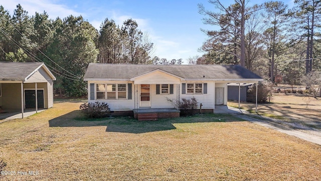 view of front facade featuring covered porch and a front yard