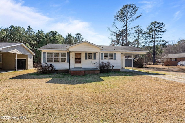 view of front of house featuring crawl space, a front lawn, and a carport