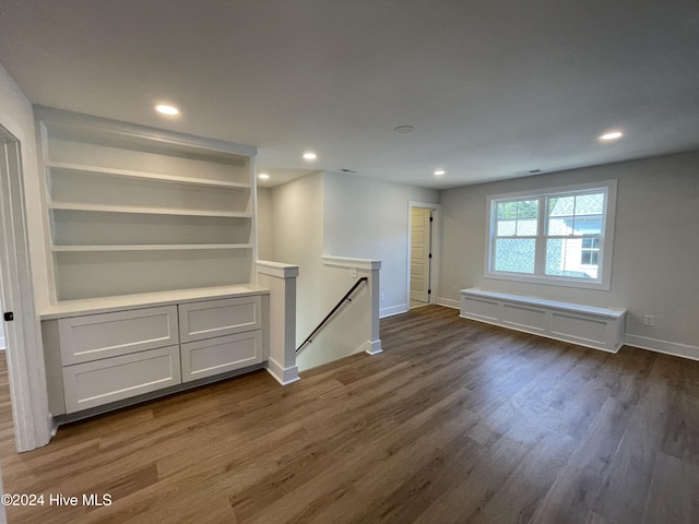 empty room featuring dark wood-type flooring, recessed lighting, visible vents, and baseboards