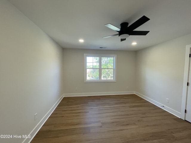 spare room featuring recessed lighting, visible vents, dark wood-type flooring, ceiling fan, and baseboards