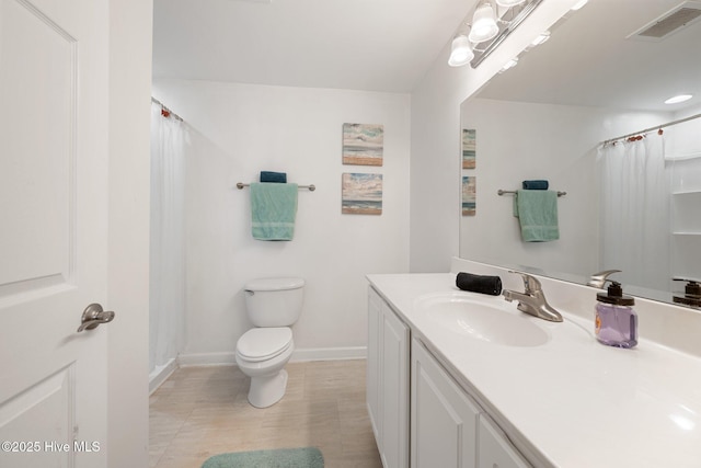 full bathroom featuring visible vents, a shower with shower curtain, toilet, vanity, and baseboards