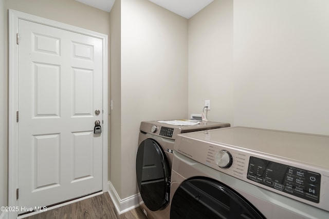 laundry area with laundry area, independent washer and dryer, wood finished floors, and baseboards