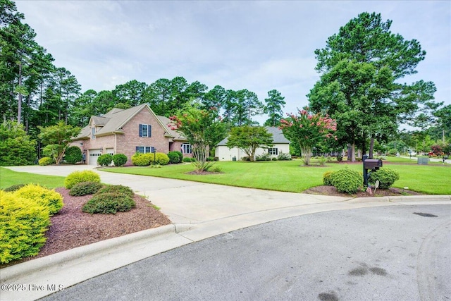 view of front facade with a front lawn and driveway