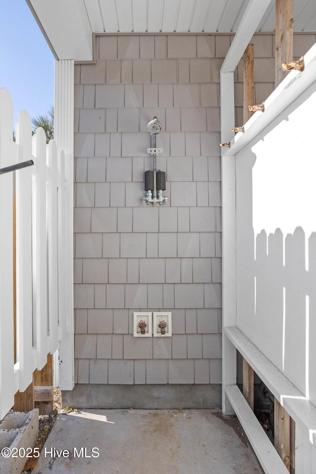 bathroom featuring concrete floors