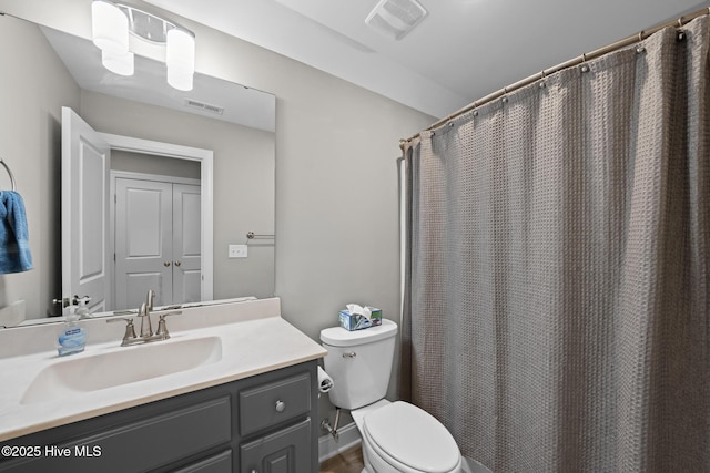 full bath featuring visible vents, curtained shower, vanity, and toilet