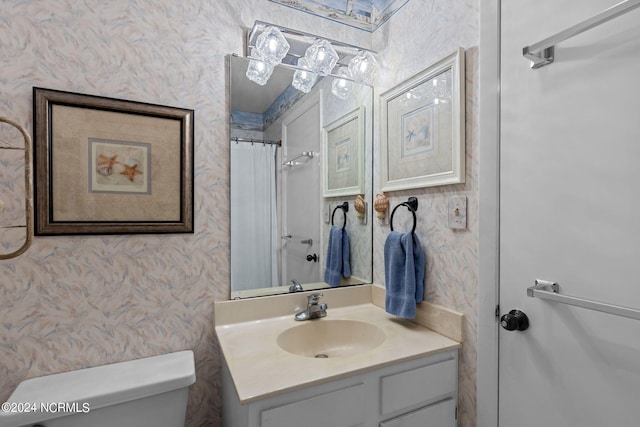 full bath with toilet, wallpapered walls, a shower with shower curtain, and vanity