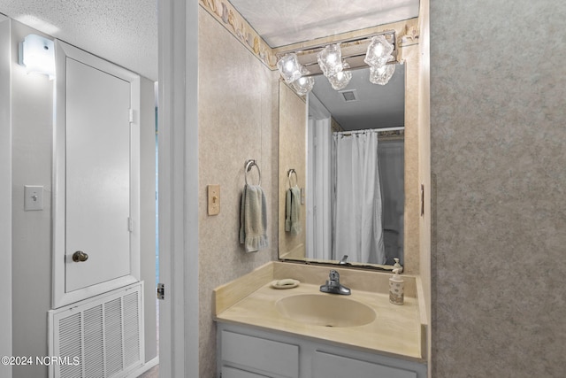 bathroom with curtained shower, visible vents, and vanity