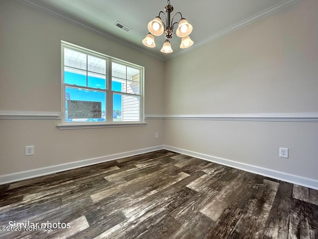 spare room featuring baseboards, visible vents, ornamental molding, wood finished floors, and a notable chandelier