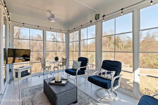 sunroom / solarium featuring a ceiling fan