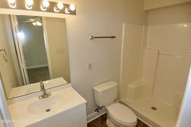 full bath with baseboards, a shower, toilet, ceiling fan, and vanity