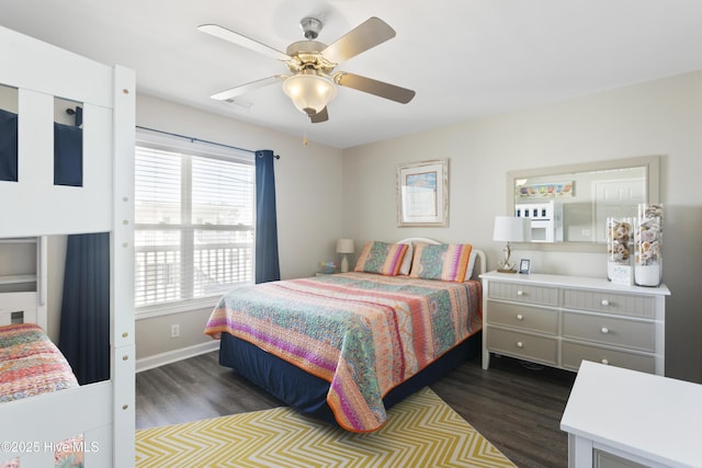 bedroom featuring dark wood-style floors, baseboards, visible vents, and a ceiling fan