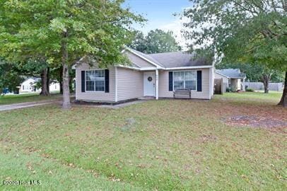 ranch-style house featuring a front lawn