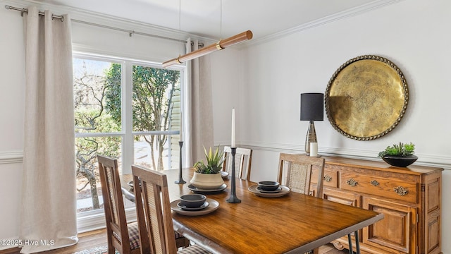 dining space with crown molding