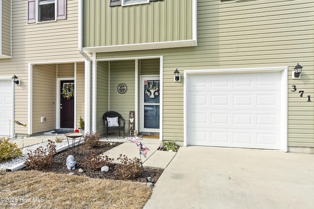 entrance to property featuring driveway