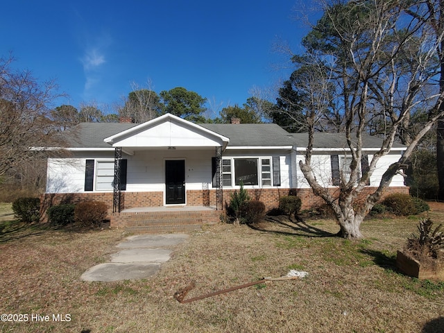 single story home with brick siding, a front lawn, and a porch