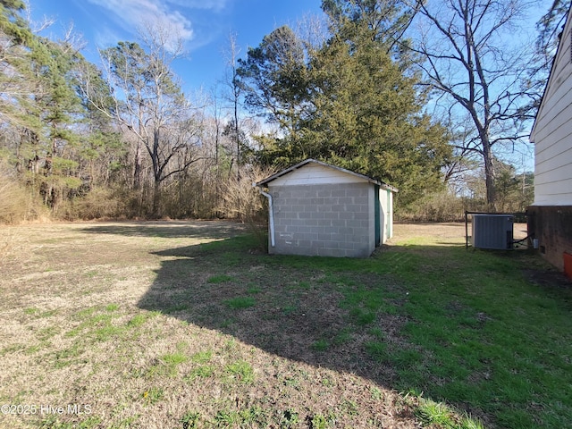 view of yard featuring an outbuilding, a storage shed, and cooling unit