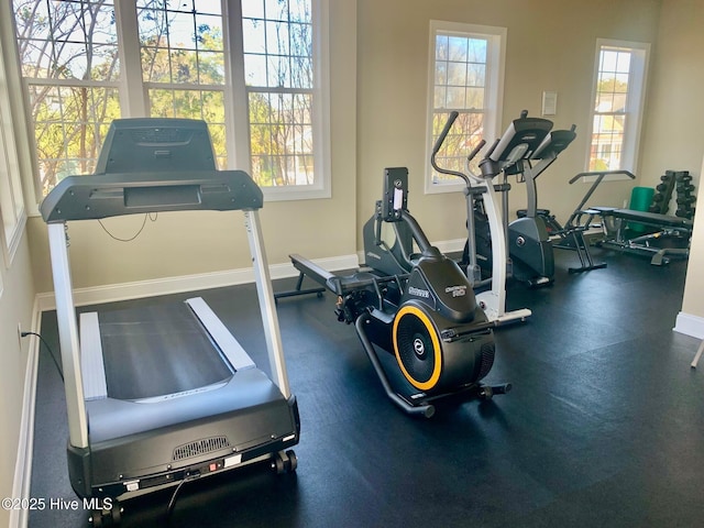 workout area with baseboards