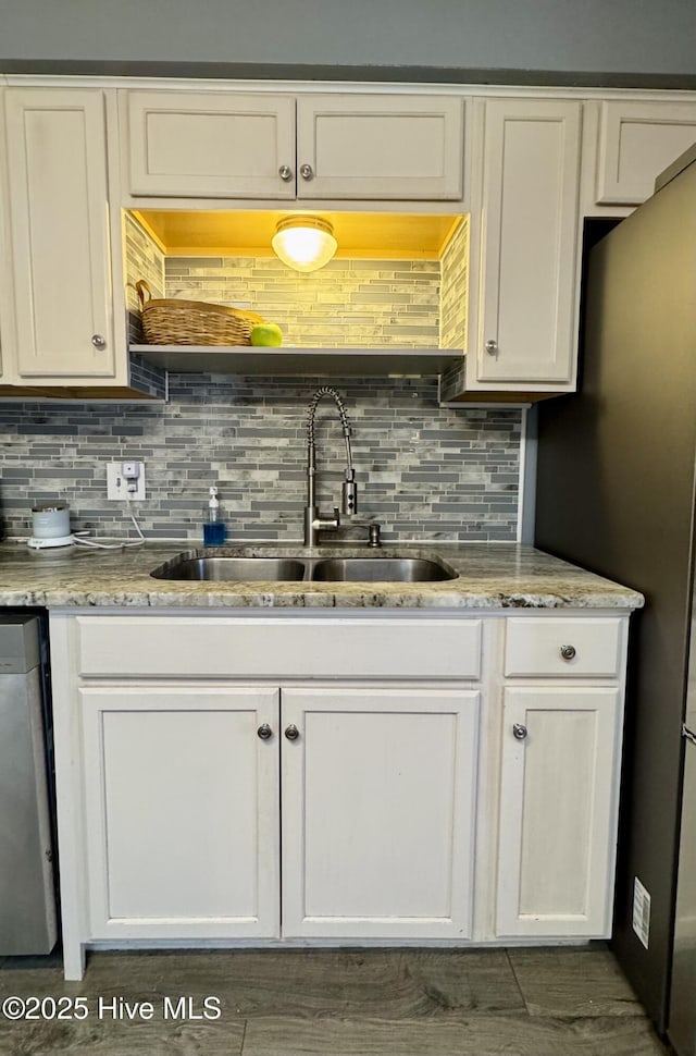 bar with dishwasher, a sink, and decorative backsplash