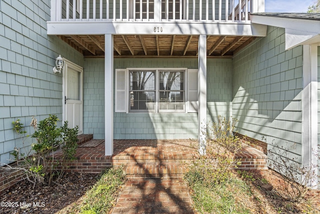 entrance to property featuring a balcony