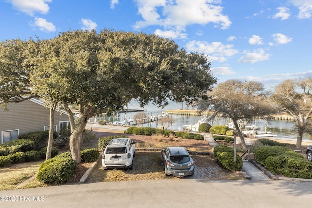 view of front of property featuring a water view