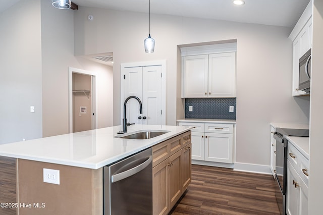 kitchen featuring visible vents, appliances with stainless steel finishes, dark wood-type flooring, vaulted ceiling, and a sink