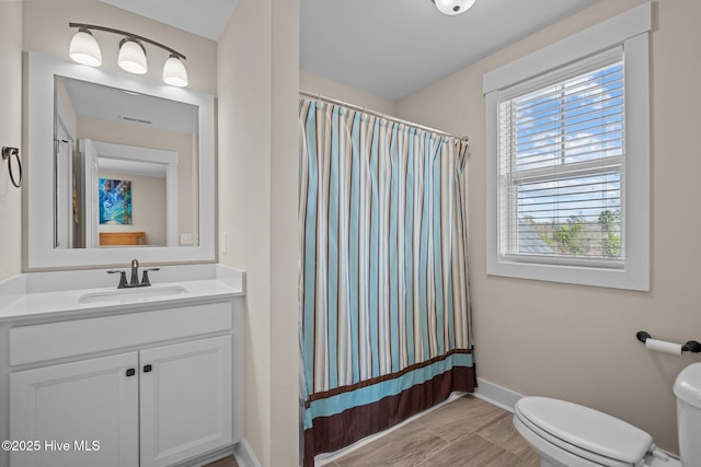 bathroom featuring visible vents, baseboards, toilet, curtained shower, and vanity