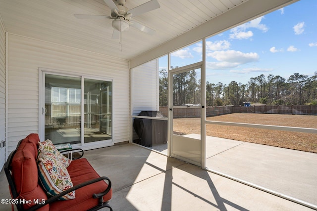 sunroom / solarium with a ceiling fan